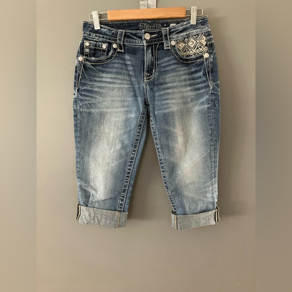 Like New!! In Excellent Condition! MISS ME Mid Rise Capri Jeans